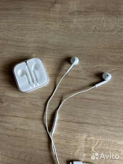 Наушники Apple EarPods (Lightning) (белый)