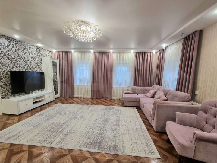 Дом 220 м² на участке 5 сот.