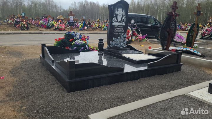 Памятник с установкой + бетонный цоколь