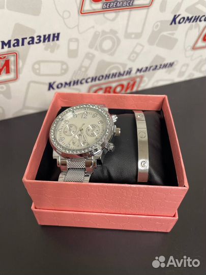 Часы наручные кварцевые с браслетом