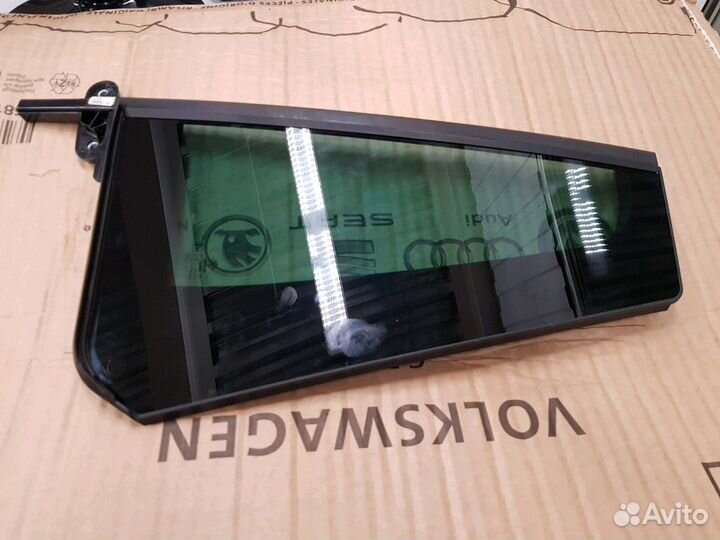 Стекло боковое малое заднее левое 5NA845213E