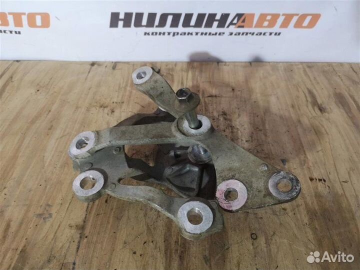 Кронштейн кпп Honda Civic 8 1.8 2006
