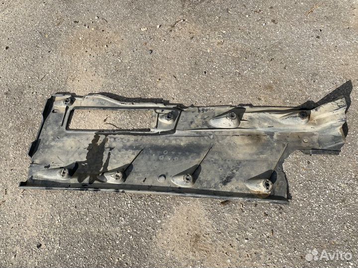 Защита днища передняя правая VW Passat B6