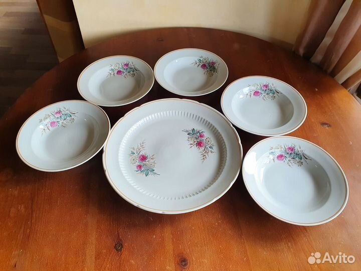 Тарелки и блюдо