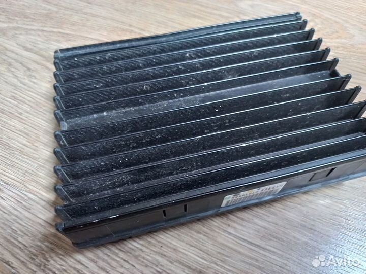 Блок реле и предохранителей Toyota Harrier 2010г.в