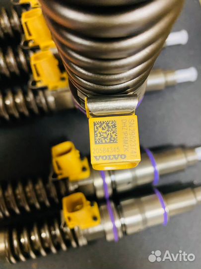 Насос-форсунки Volvo D13A 20584345