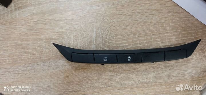 Центральная консоль с кнопками на весту