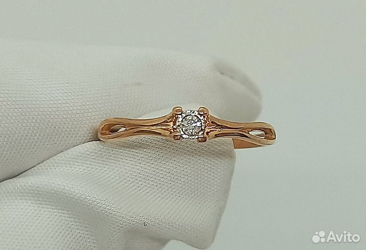 Золотое кольцо с бриллиантом 17,5р