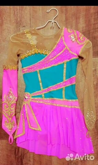 Платье для выступлений по фигурному катанию