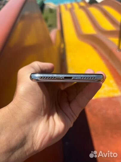 Телефон iPhone 10