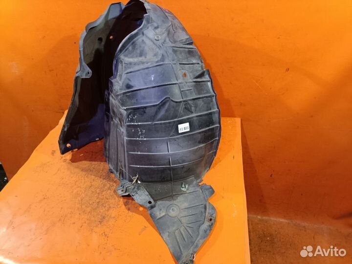 Подкрылок Nissan Tiida C11 передний левый