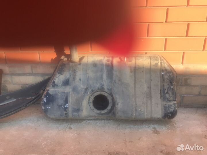 Подам бензобак на ваз 2111