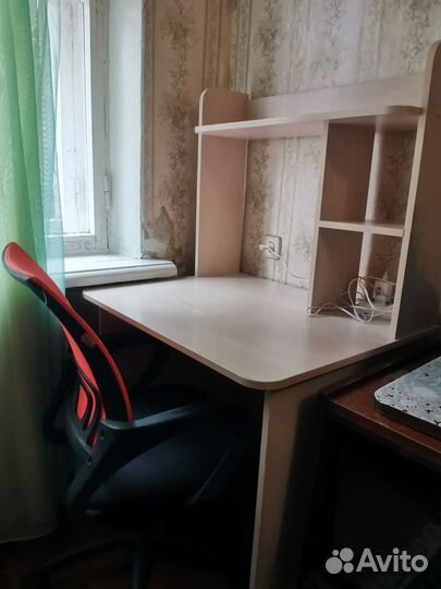 Компьютерный стол и стул