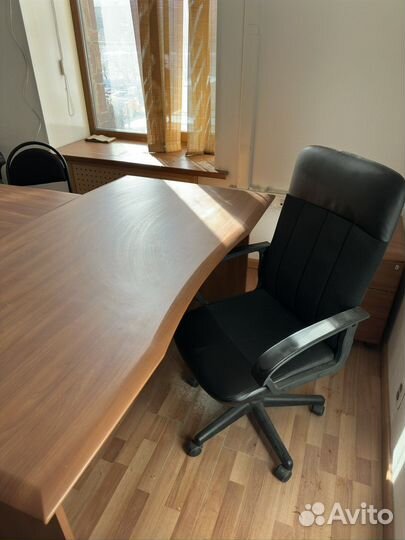 Стол руководителя с брифингом