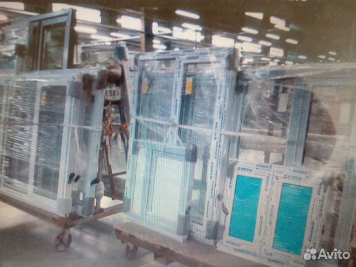 Белые и ламинированные пластиковые окна