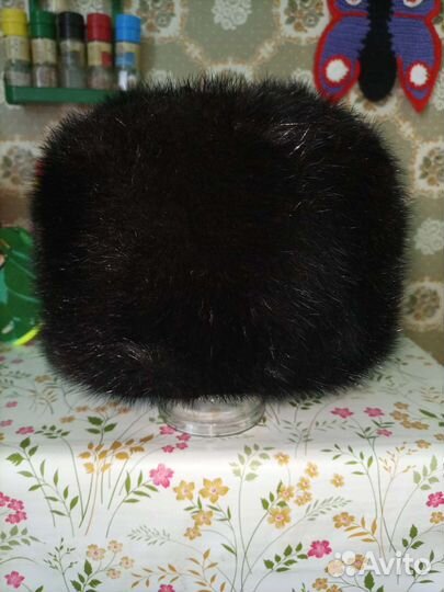 Женская и мужская шапка