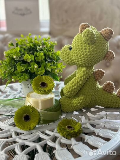 Вязанный динозавр