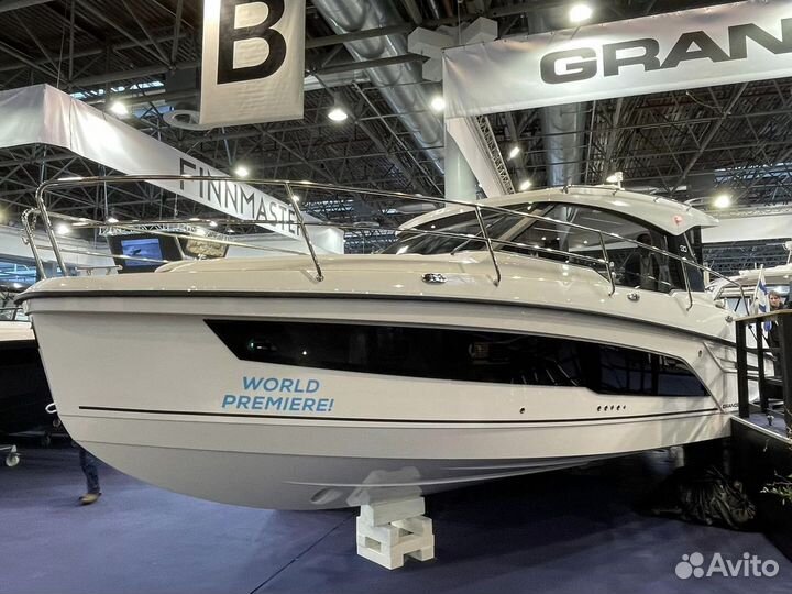 Моторная яхта Grandezza 30 CA c закрытой кабиной