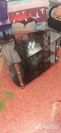 Стеклянная полка под т/в