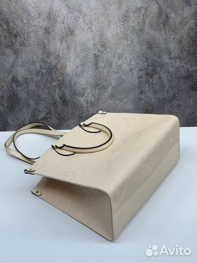 Сумка женская тоут Louis Vuitton Onthego бежевая