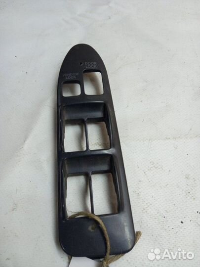 Накладка кнопок стеклоподъемника Toyota Corolla