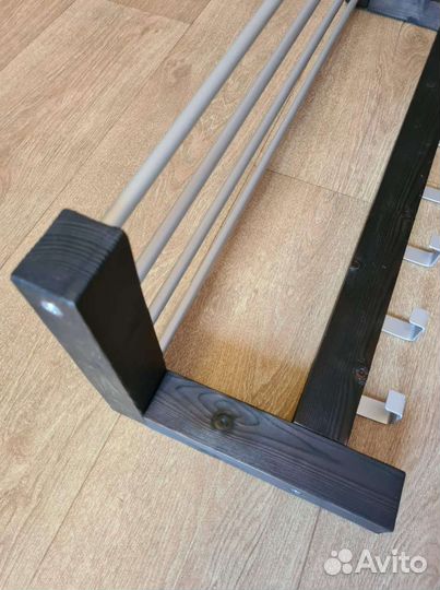 Вешалка настенная с брашировкой