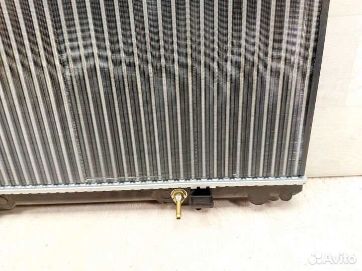 Радиатор охлаждения Nissan X-Trail 2,2D