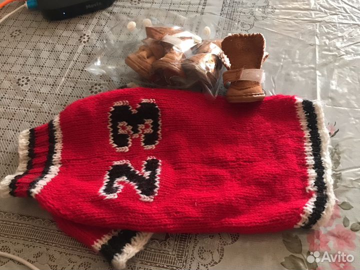 Кофточка и ботиночки для маленькой собачки