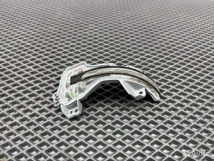 Повторитель в зеркало левый Honda Cr-V4 RM R20A9