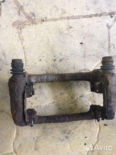 Суппорт тормозной передний Renault Kangoo 2 (2212)