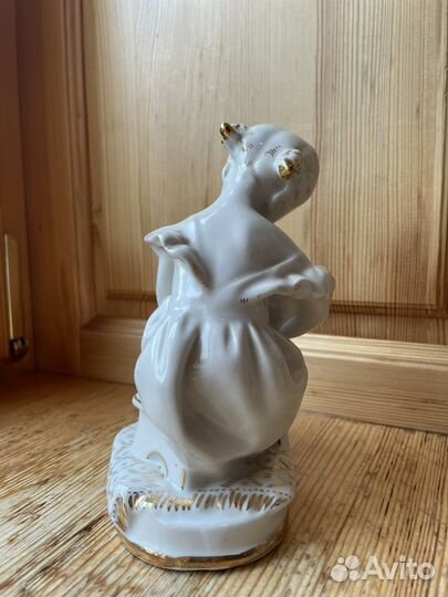 Статуэтка Вышивальщица (Песочное, 1965 г.)