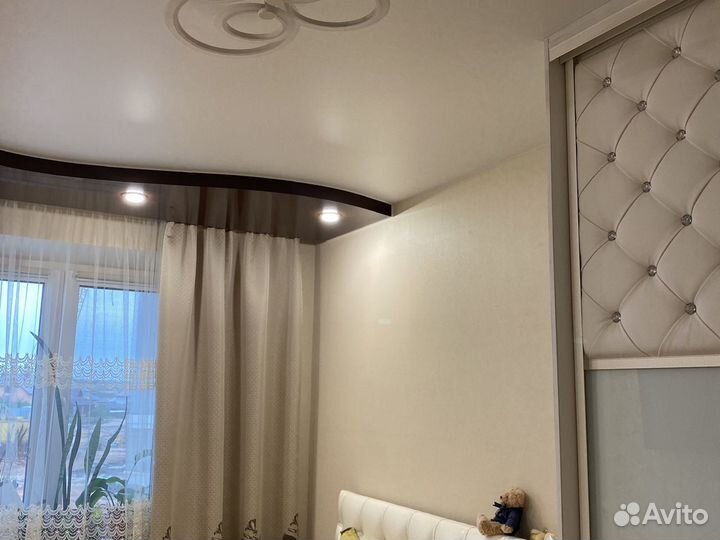 Клеим обои,шпаклюем