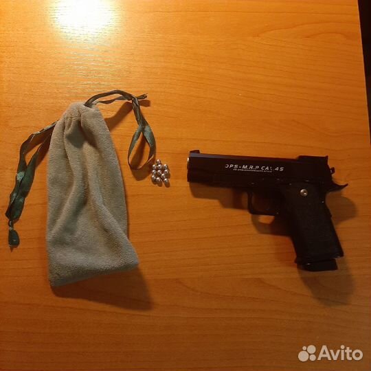 Игрушечный пистолет