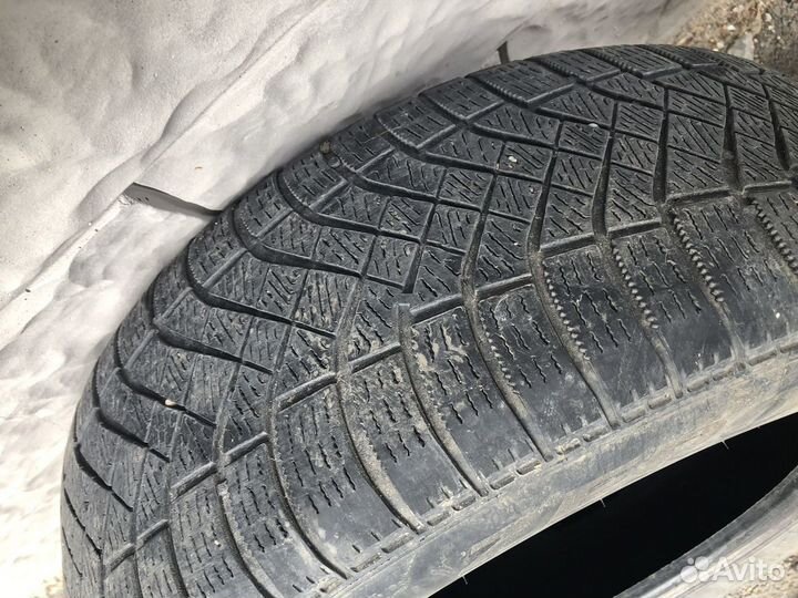 Pirelli Ice Zero 215/60 R17