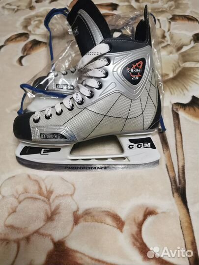 Коньки хоккейные