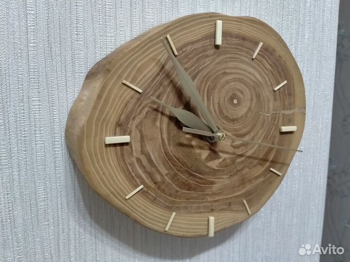 Часы из спила дерева карагач