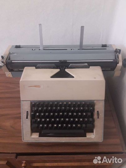 Печатная пишущая машинка