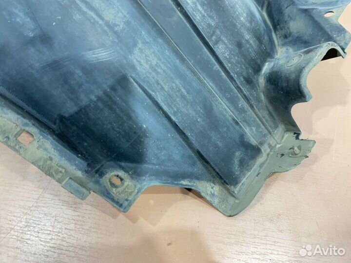 Подкрылок зад часть передний левый Infiniti Qx70