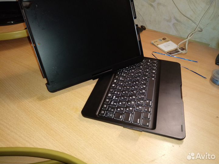 Чехол с клавиатурой под iPad 7, 8, 9 -го поколения