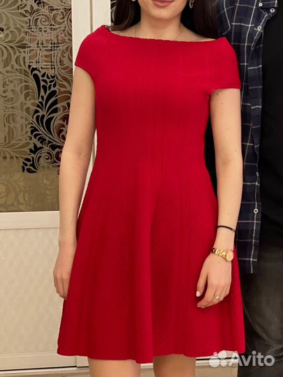 Платье красное