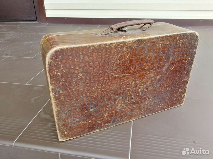 Деревянный чемодан