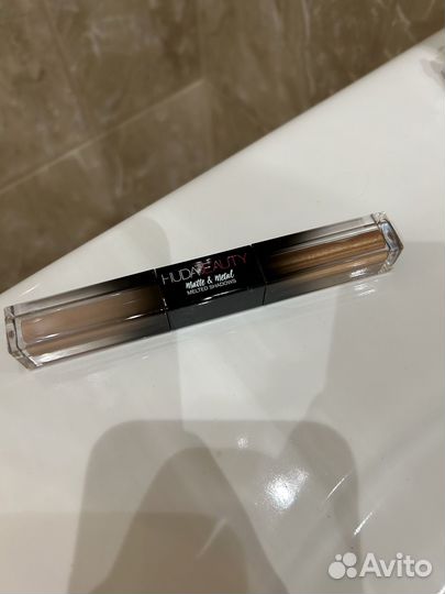 Huda beauty Bamboo Hoops