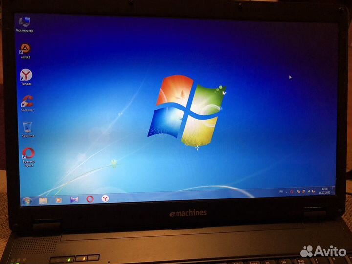 Ноутбук EMachines е528