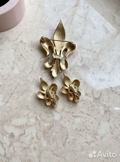 Fleur de lys геральдическая лилия Trifari