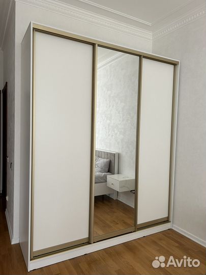 Шкаф купе с зеркалом (бронь)