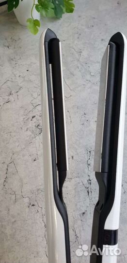 Выпрямитель для волос новый