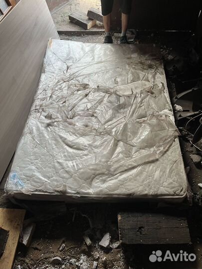 Матрас, Двери, стулья