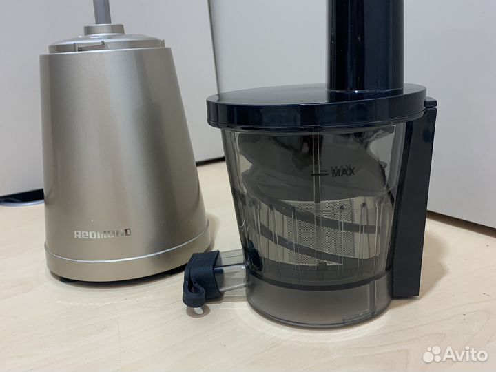 Шнековая соковыжималка redmond RJ-930S