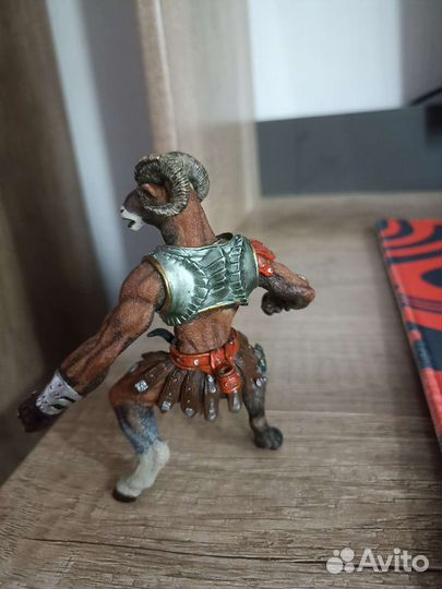 Коллекционная фигурка