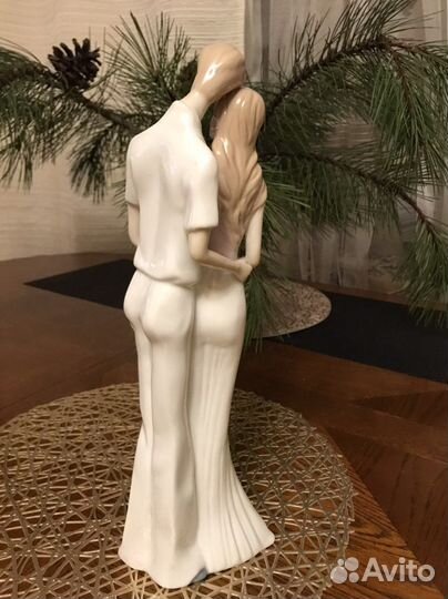 Статуэтка фарфор